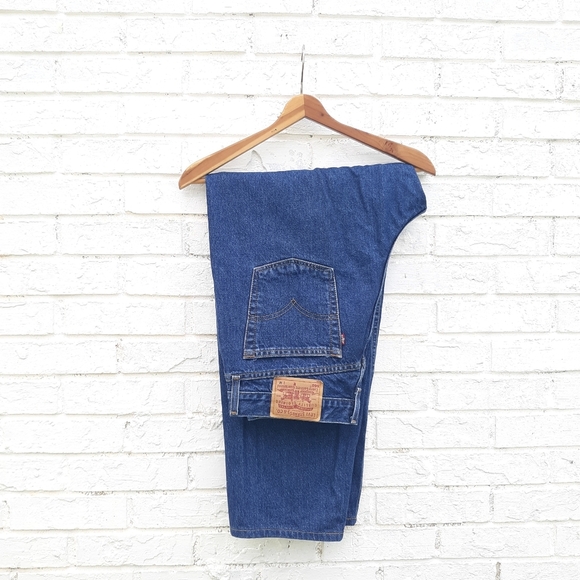 Vintage Levi's 560 Loose Fit Straight Leg Highrise - Picture 2 of 7